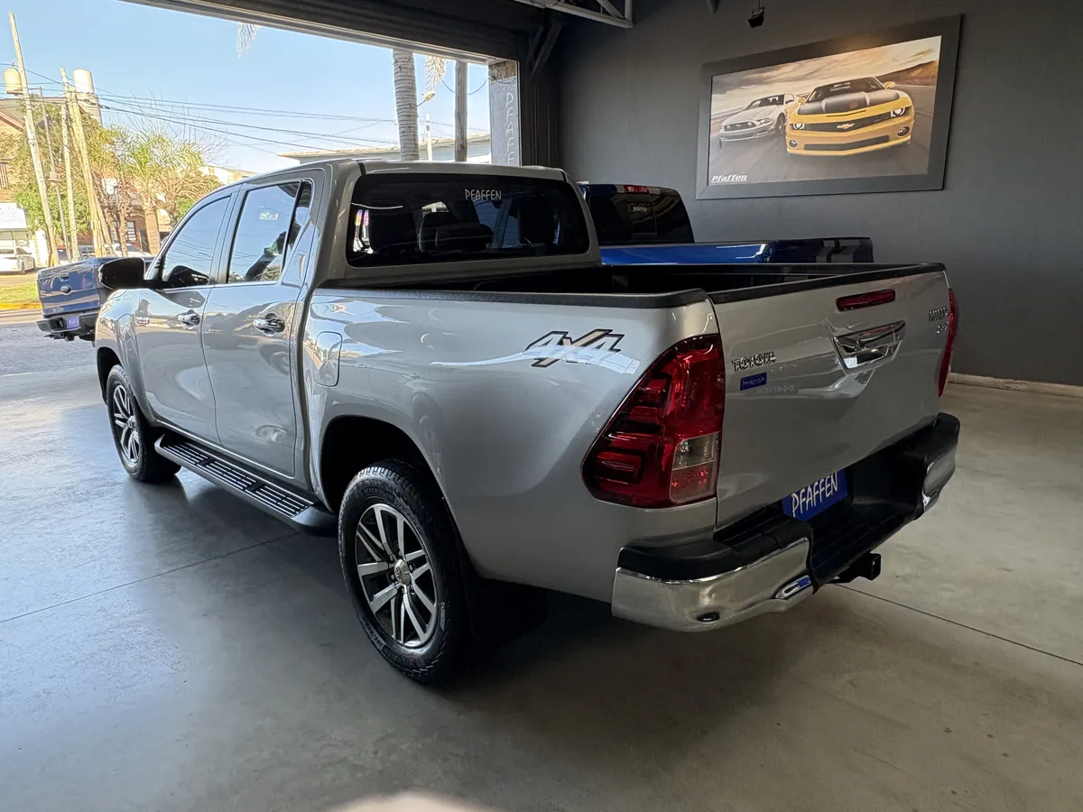 
								Toyota Hilux Pick-Up 2.8 Cd Srv 177cv 4×4 full									