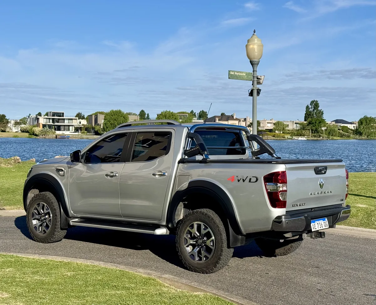 
								Renault Alaskan 2.3 Bit 16v Iconic At 4×4 full									