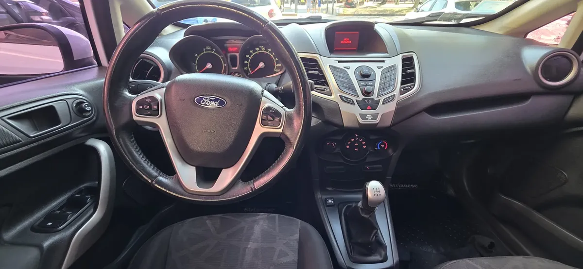 
								Ford Fiesta Kinetic 1.6 Design 120cv Titanium full									