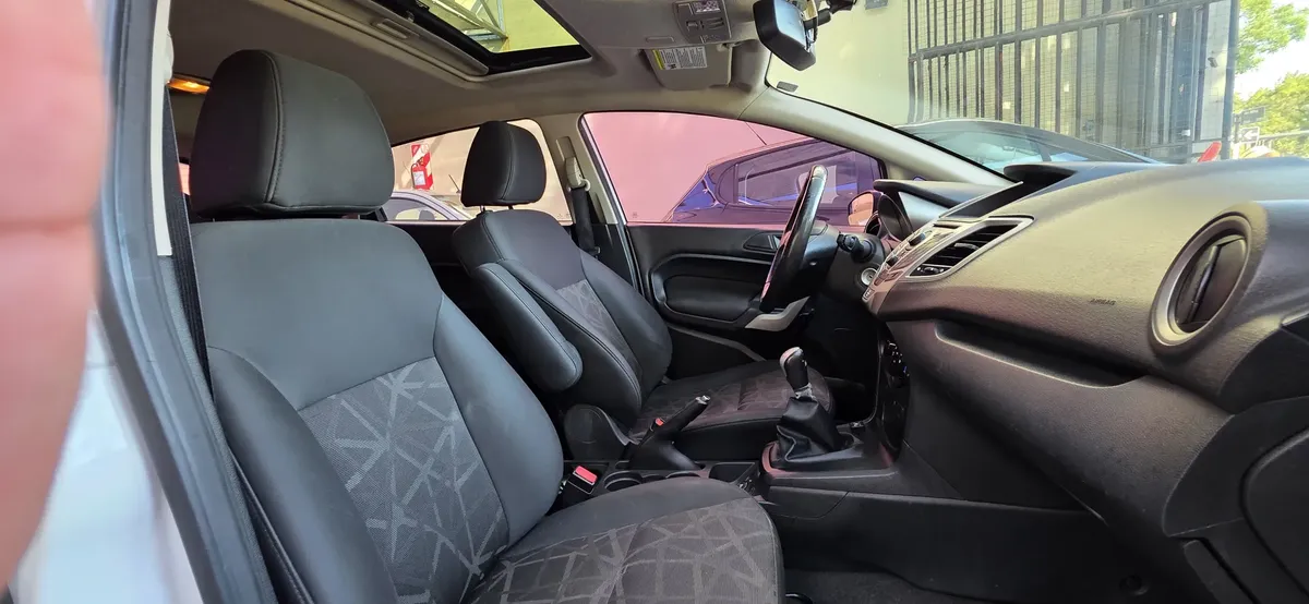 
								Ford Fiesta Kinetic 1.6 Design 120cv Titanium full									