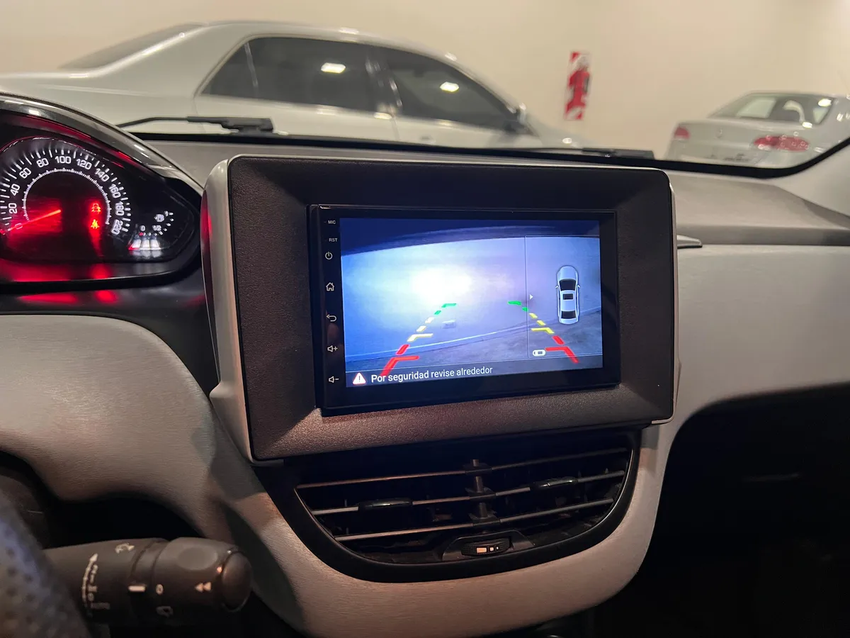 
								Peugeot 208 1.5 Allure full									